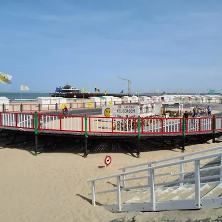 アパート In With Sea Views *